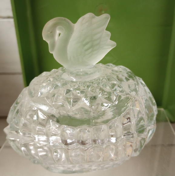 Vintage Clear Cut Glass Egg Shaped Trinket Box Frosted Swan Vanity Table - Picture 2 of 7